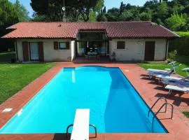 Villa Paradiso by Bookinggardalake