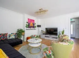 City Centre House - 5 bedrooms - sleeps 9 - parking