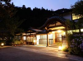 Temple Lodging Shukubo Kakurinbo, hotel cerca de Lago Tanuki, Minobu