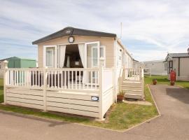 Stay By The Sea Beach Swimming Pool Arcade, hotel com piscina em Dymchurch
