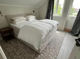 Sj&oslash;gata Gjestehus No2, hotel na praia em Larvik