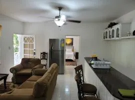 Modern 2 Bedroom with Free Parking, Green Spaces, Swimming Pool & Beach Access