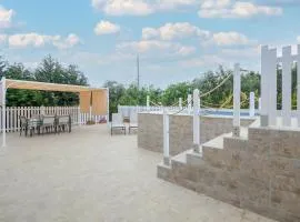 Stunning Home In Cecina