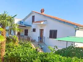 Apartments Malenica, Njivice, Croatia, 200 m from the sea