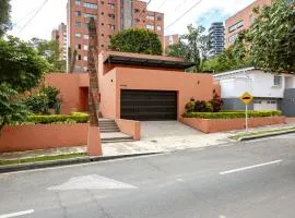 5BR Poblado Villa close to Lleras Jacuzzi Cinema AC