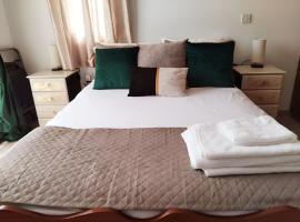 Beautiful & Cozy Apartment in Paphos, hotel in Kissonerga