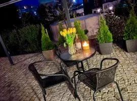 North Nest Luxury Suites - Quiet Garden Apartments - Family Friendly - Free Parking