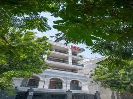 Housr 1 RK Apartment Sec 28 Gurgaon Near Mega Mall