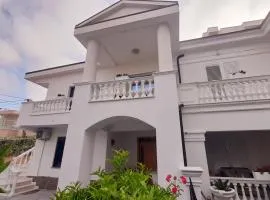 Villa Kurti