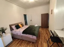 Double-Bedroom in the Heart of Harpurhey Manchester A1 Perfect for Short Stays