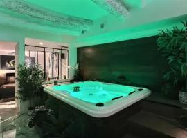 Appartement charmant à Pignans - 46 m² avec jacuzzi, hotel i Pignans