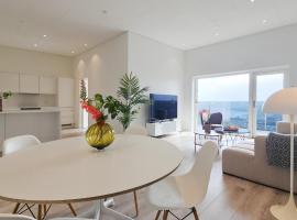 Panoramalejlighed med fantastisk udsyn over havet og Torshavn, hotel in Tórshavn