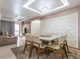 Apto com piscina, WiFi, ar-condicionado e garagem