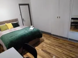 Double-Bedroom in the Heart of Harpurhey Manchester A2 Perfect for Short Stays