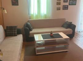 Velicanka hostel 2, Hotel am Strand in Kravlja