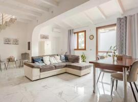 VILLA WITH GARDEN, San Sperate, hotel en San Sperate