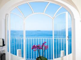 Villa Santa Chiara Positano Suites, hotel en Positano