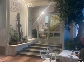 Hotel L'Ancora, hotel in La Caletta