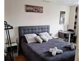 Chambres au 1er étage d'une villa