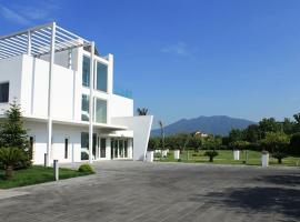 Pietrabianca Exclusive Resort, hotel con estacionamiento en Pomigliano dʼArco
