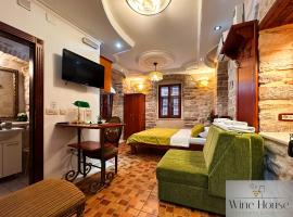 Apartments Wine House Old Town, hotel in Kotor