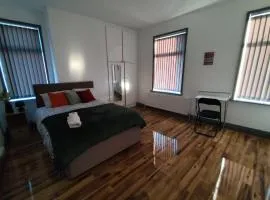 Double-Bedroom in the Heart of Harpurhey Manchester A4 Perfect for Short Stays