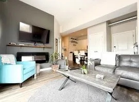 Contemporary West Loft in Historic Niagara