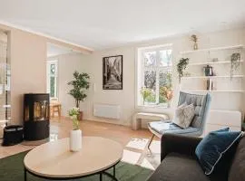 DINBNB Home l Historic 4BR House l 2 Free Parking l Balcony&Terrace