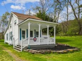 Cozy Milford Cottage on Half Acre w Deck & Grill