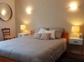 Studio proche Chaine des Puys, SDB privée, kitchenette