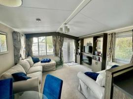 2-Bed Ringwood Cabin - incl Park Pass SelfCheckin, hotel a Ringwood
