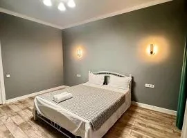 1 комнатная возле Мега Парка Almatym, hotel in Almaty