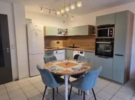Gîte classé 3 étoiles dans résidence standing avec - Piscine Clim Parking Wifi Prêt Vélos - Ménage et linge non inclus