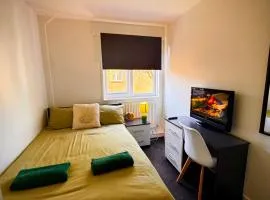 Spacious Norfolk Park Haven, Family, Sleeps upto 12, Garden, 6-BDR, WIFI, Free Parking