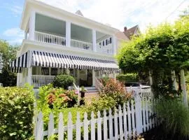 207 Howard Street - The Schapteau