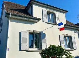Aulouison Maison spacieuse et paisible de 200 m2, à proximité du Parlement européen