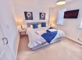 Nested 4-Bedroom retreat in Walsall with 3 Bathrooms, Sleeps 9