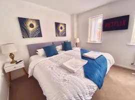 Peaceful 4-Bedrooms retreat in Walsall -Modern 3 Bathrooms-Sleeps 9