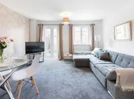 Nested 4-Bedrooms retreat in Walsall -Modern 3 Bathrooms-Sleeps 9