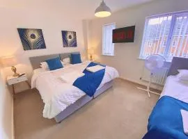 Family-Friendly Chic Bedrooms in Walsall -Modern 3 Bathrooms-Sleeps 9