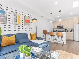 Luxury 1BD DT Roof top Gym Street Parking, ξενοδοχείο στη Μινεάπολη