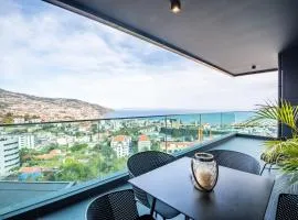Panoramic Bay and Sea Views - Luxury 3-Bed Flat