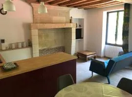 Petite maison dans fosse troglodytes