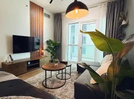 Dubai Marina Modern 1 Bedroom Apartment steps to tram & Marina Walk