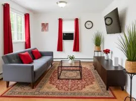Warm & Cozy Escape - NYC & NWK with Free Parking