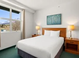 Cozy Hideaway with MTN Views Near DT Canmore and Banff