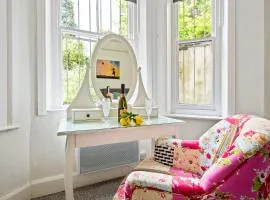 KGV Stays - Sant Bank City Apartment, 1 bed, modern, central, near beach
