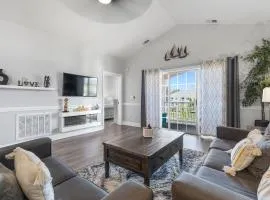 Pet-Friendly Luxury 3BR with Pool Sleeps 8 Near Beach