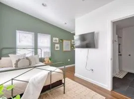 Stay Portland - Urban Cabin Studio - Breweries & Local Eateries