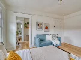 Stay Portland - The Bohemian Bungalow on Broadway - 94 WalkScore